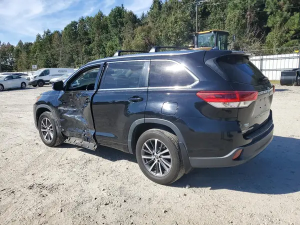 5TDJZRFH7JS538124 2018 TOYOTA HIGHLANDER - Image 2