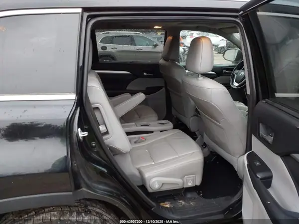 5TDJZRFH7JS543274 2018 TOYOTA HIGHLANDER - Image 8