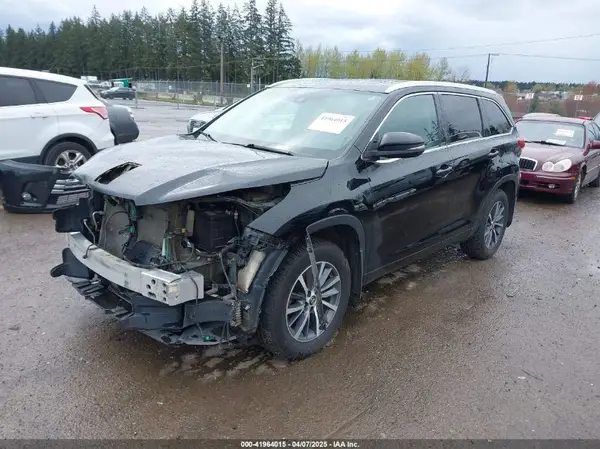 5TDJZRFH7JS545297 2018 TOYOTA HIGHLANDER - Image 2