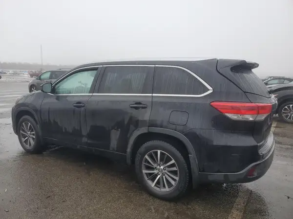 5TDJZRFH7JS546854 2018 TOYOTA HIGHLANDER - Image 2