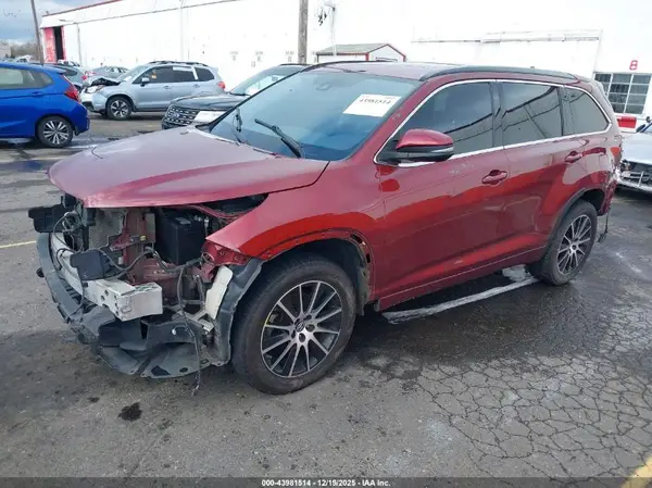 5TDJZRFH7JS547177 2018 TOYOTA HIGHLANDER - Image 2