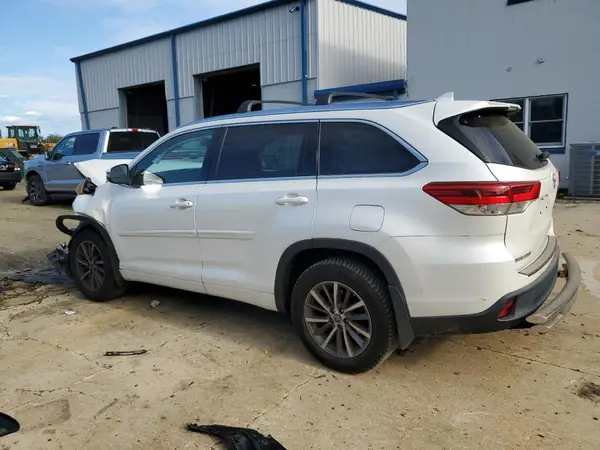 5TDJZRFH7JS548572 2018 TOYOTA HIGHLANDER - Image 2