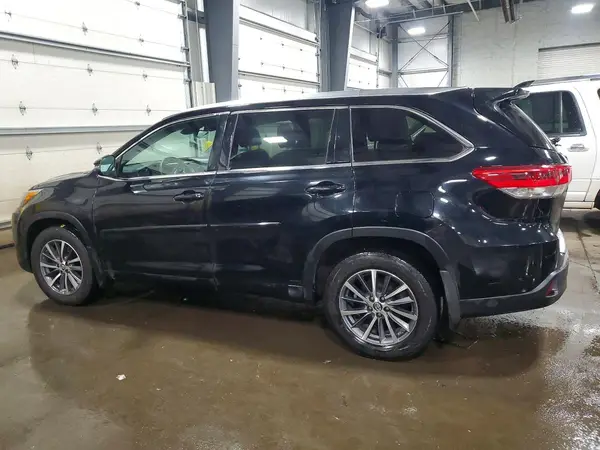 5TDJZRFH7JS549351 2018 TOYOTA HIGHLANDER - Image 2