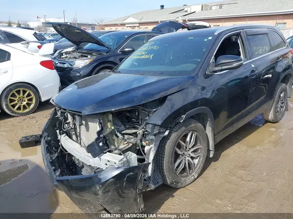 5TDJZRFH7JS550290 2018 TOYOTA HIGHLANDER - Image 2