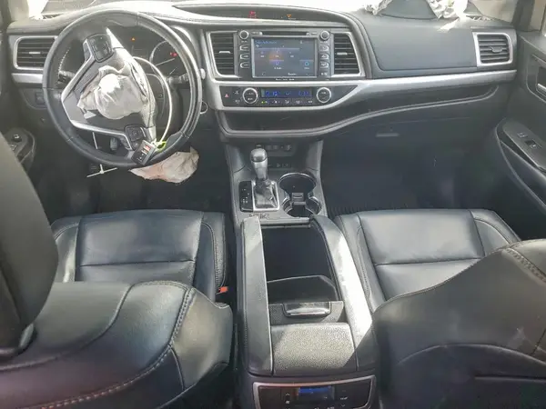 5TDJZRFH7JS553643 2018 TOYOTA HIGHLANDER - Image 8