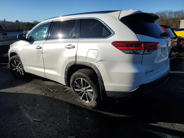 5TDJZRFH7JS554484 2018 TOYOTA HIGHLANDER - Image 2