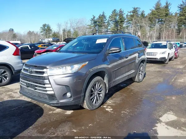 5TDJZRFH7JS556395 2018 TOYOTA HIGHLANDER - Image 2