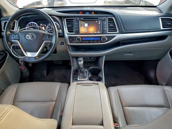 5TDJZRFH7JS560043 2018 TOYOTA HIGHLANDER - Image 8