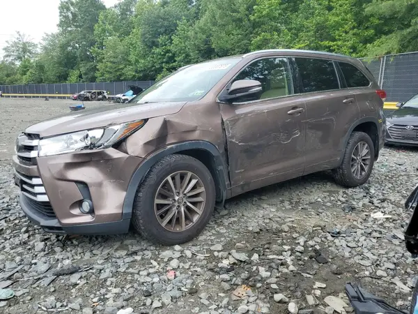 5TDJZRFH7JS803155 2018 TOYOTA HIGHLANDER - Image 1