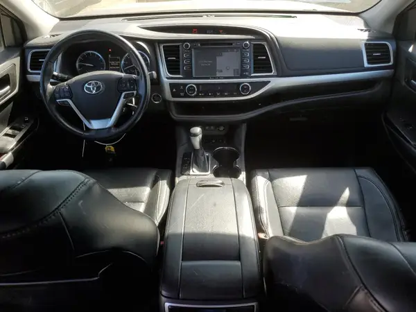 5TDJZRFH7JS811868 2018 TOYOTA HIGHLANDER - Image 8