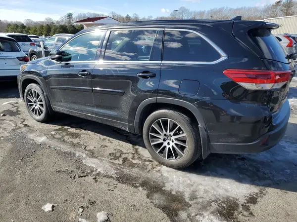 5TDJZRFH7JS814589 2018 TOYOTA HIGHLANDER - Image 2