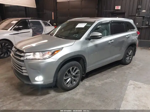 5TDJZRFH7JS816424 2018 TOYOTA HIGHLANDER - Image 2