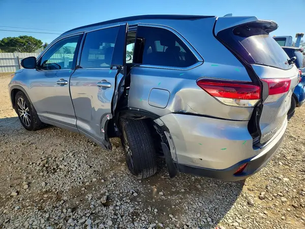 5TDJZRFH7JS816536 2018 TOYOTA HIGHLANDER - Image 2