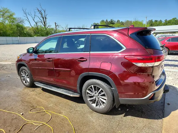 5TDJZRFH7JS818769 2018 TOYOTA HIGHLANDER - Image 2