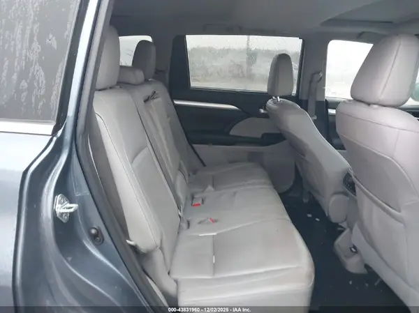 5TDJZRFH7JS823714 2018 TOYOTA HIGHLANDER - Image 8