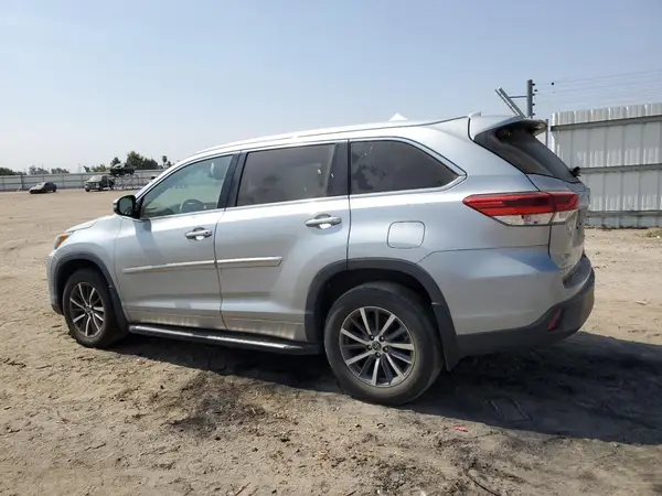 5TDJZRFH7JS824152 2018 TOYOTA HIGHLANDER - Image 2