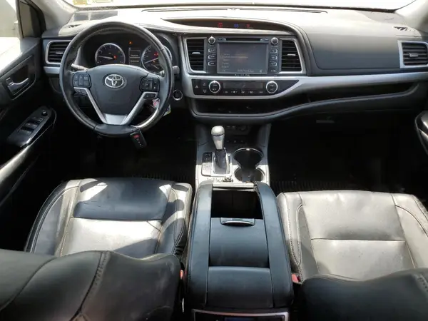 5TDJZRFH7JS824152 2018 TOYOTA HIGHLANDER - Image 8