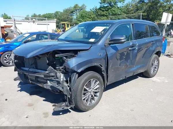 5TDJZRFH7JS824927 2018 TOYOTA HIGHLANDER - Image 2