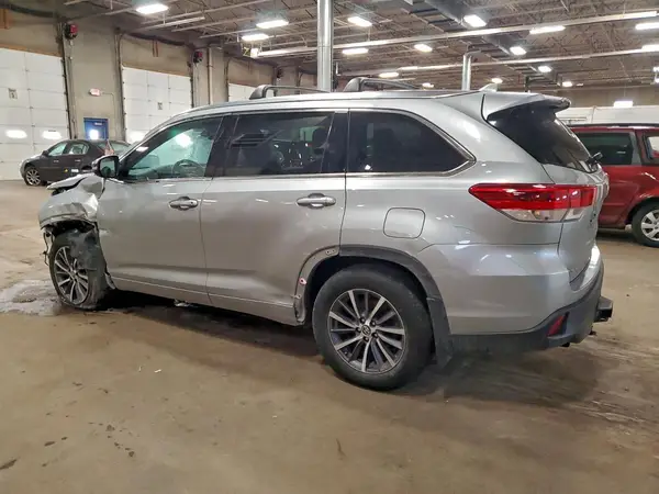 5TDJZRFH7JS827147 2018 TOYOTA HIGHLANDER - Image 2