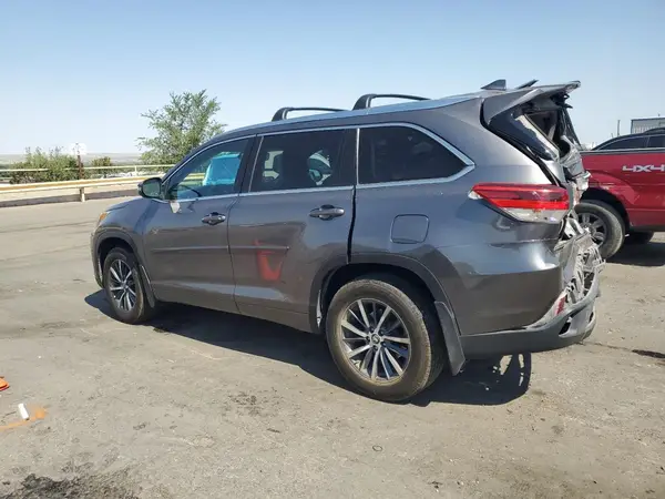 5TDJZRFH7JS830050 2018 TOYOTA HIGHLANDER - Image 2