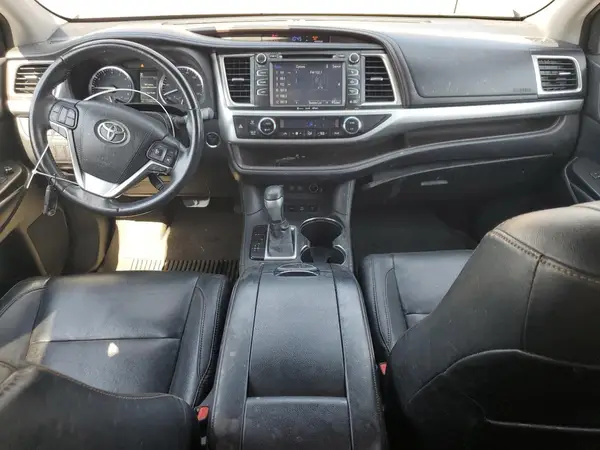 5TDJZRFH7JS830050 2018 TOYOTA HIGHLANDER - Image 8