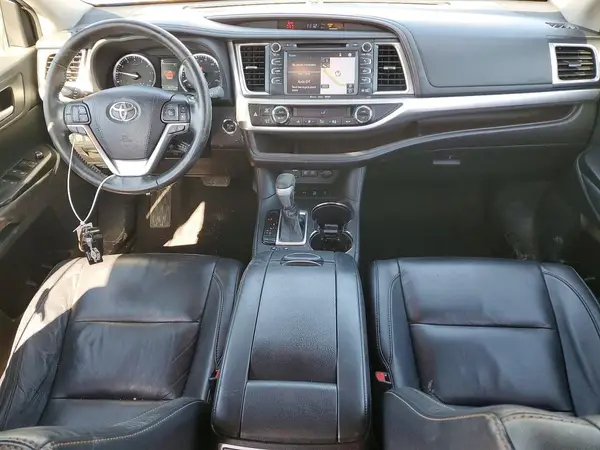 5TDJZRFH7JS832395 2018 TOYOTA HIGHLANDER - Image 8
