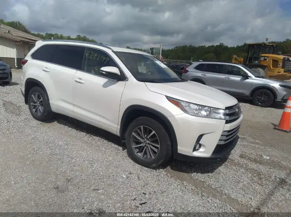5TDJZRFH7JS833952 2018 TOYOTA HIGHLANDER - Image 1