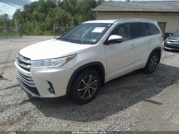 5TDJZRFH7JS833952 2018 TOYOTA HIGHLANDER - Image 2