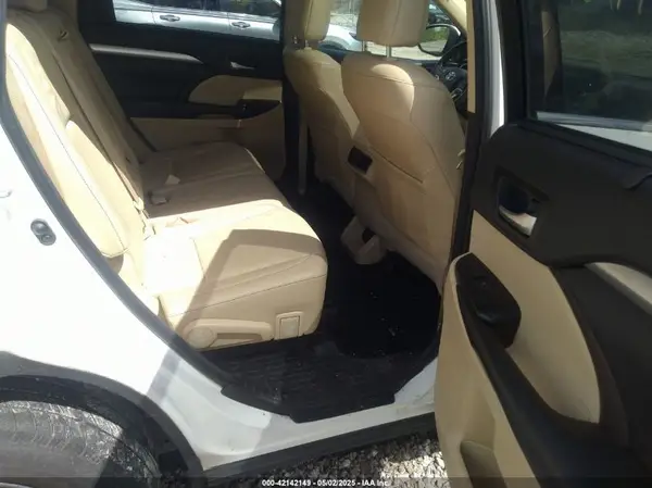 5TDJZRFH7JS833952 2018 TOYOTA HIGHLANDER - Image 8