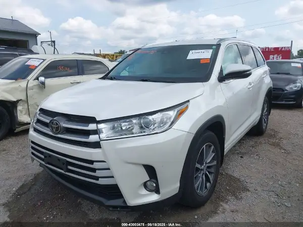 5TDJZRFH7JS834180 2018 TOYOTA HIGHLANDER - Image 2