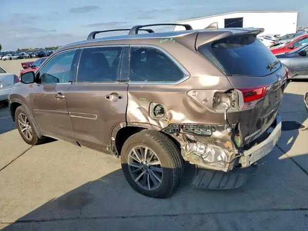 5TDJZRFH7JS834583 2018 TOYOTA HIGHLANDER - Image 2