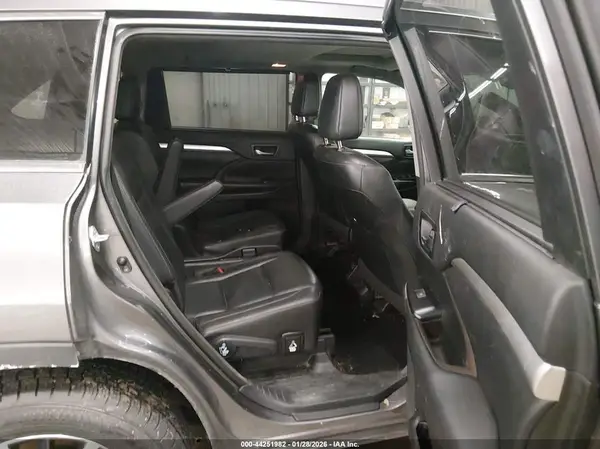 5TDJZRFH7JS834907 2018 TOYOTA HIGHLANDER - Image 8