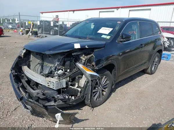 5TDJZRFH7JS835569 2018 TOYOTA HIGHLANDER - Image 2