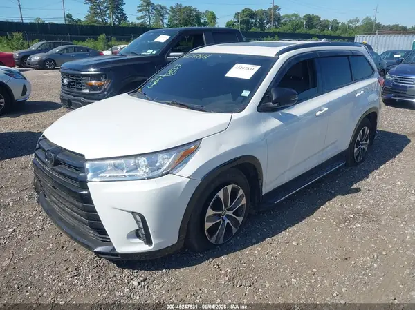 5TDJZRFH7JS840318 2018 TOYOTA HIGHLANDER - Image 2
