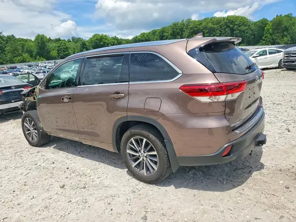 5TDJZRFH7JS843381 2018 TOYOTA HIGHLANDER - Image 2
