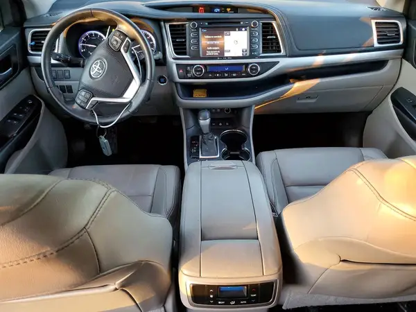 5TDJZRFH7JS844921 2018 TOYOTA HIGHLANDER - Image 8