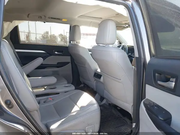 5TDJZRFH7JS847401 2018 TOYOTA HIGHLANDER - Image 8