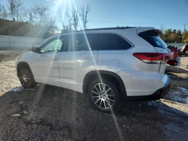5TDJZRFH7JS849391 2018 TOYOTA HIGHLANDER - Image 2