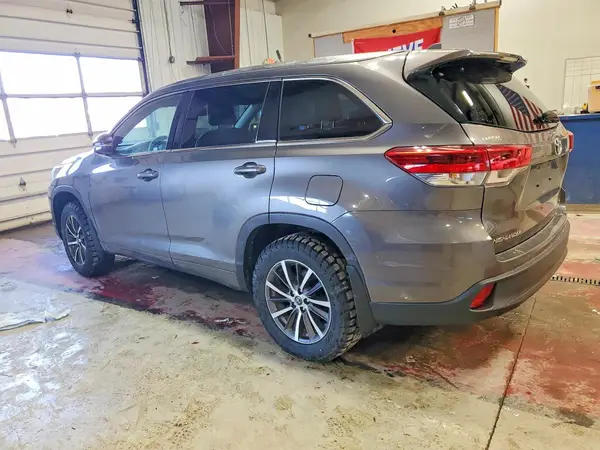 5TDJZRFH7JS852677 2018 TOYOTA HIGHLANDER - Image 2