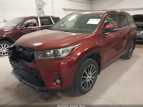 5TDJZRFH7JS853991 2018 TOYOTA HIGHLANDER - Image 2