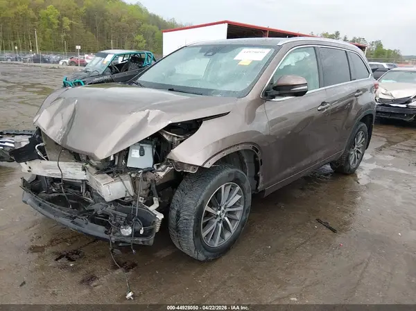 5TDJZRFH7JS866546 2018 TOYOTA HIGHLANDER - Image 2