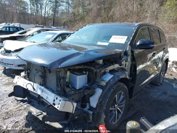 5TDJZRFH7JS866949 2018 TOYOTA HIGHLANDER - Image 2