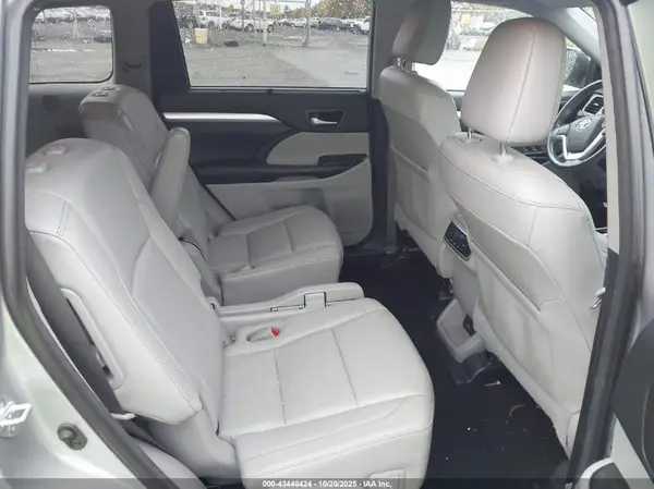 5TDJZRFH7JS875425 2018 TOYOTA HIGHLANDER - Image 8