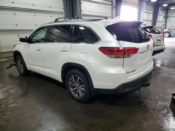 5TDJZRFH7JS876610 2018 TOYOTA HIGHLANDER - Image 2