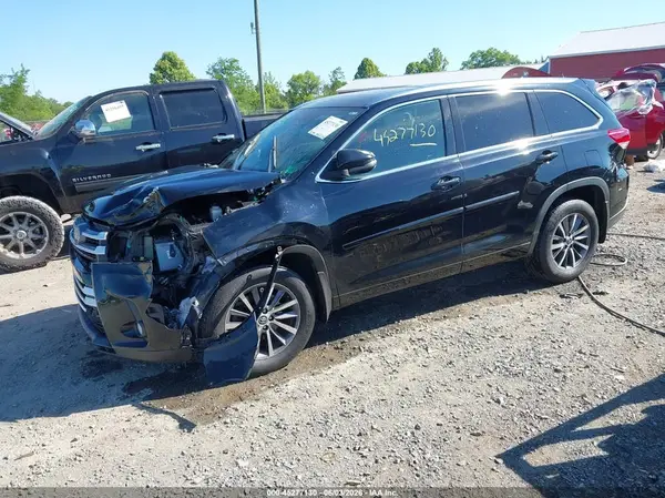 5TDJZRFH7JS879183 2018 TOYOTA HIGHLANDER - Image 2