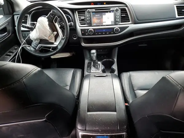 5TDJZRFH7JS879751 2018 TOYOTA HIGHLANDER - Image 8