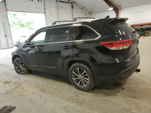 5TDJZRFH7JS880771 2018 TOYOTA HIGHLANDER - Image 2