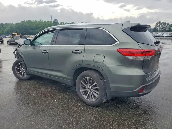 5TDJZRFH7JS881449 2018 TOYOTA HIGHLANDER - Image 2