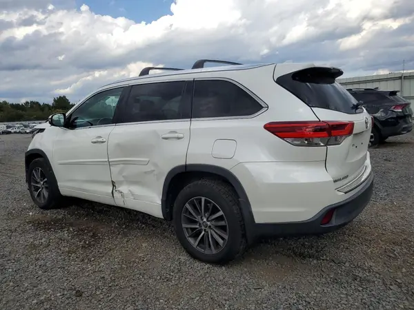 5TDJZRFH7JS882178 2018 TOYOTA HIGHLANDER - Image 2