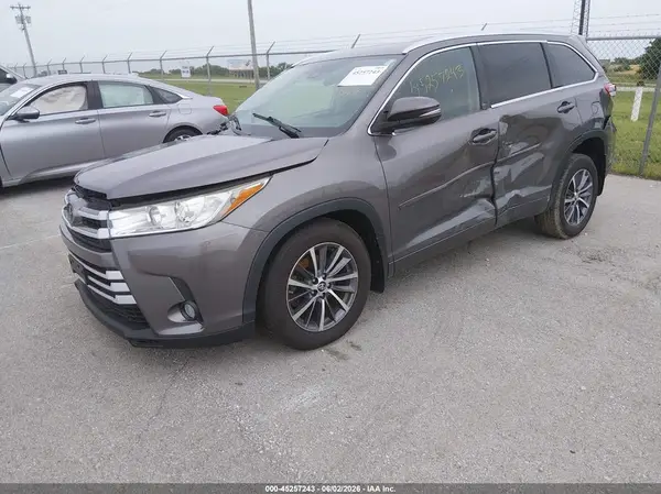 5TDJZRFH7JS883430 2018 TOYOTA HIGHLANDER - Image 2